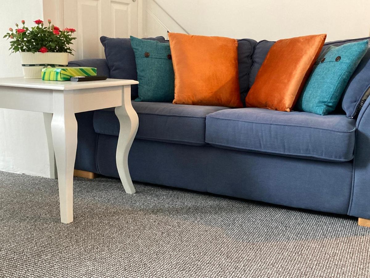 Beautiful One Double Bedroom With Additional Single Bed And One Single Bedroom With A Sofa Bed In Lounge * Plymouth